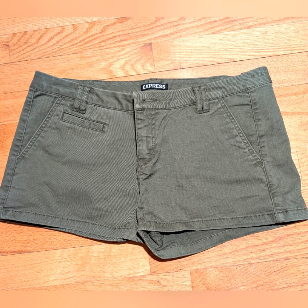 NWT Express Olive green shorts, size 6